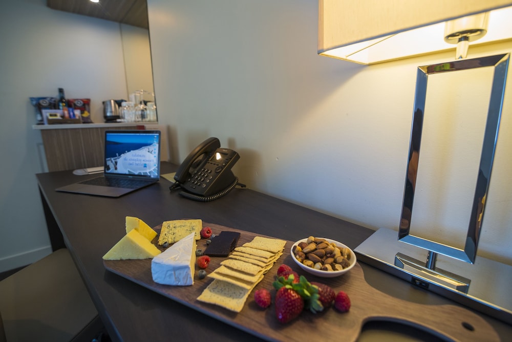 Executive Suite (Wheelchair Accessible Room) - Photo 5