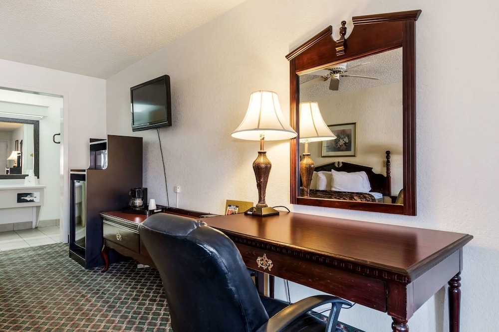 Room, 2 Queen Beds, Non Smoking - Photo 5