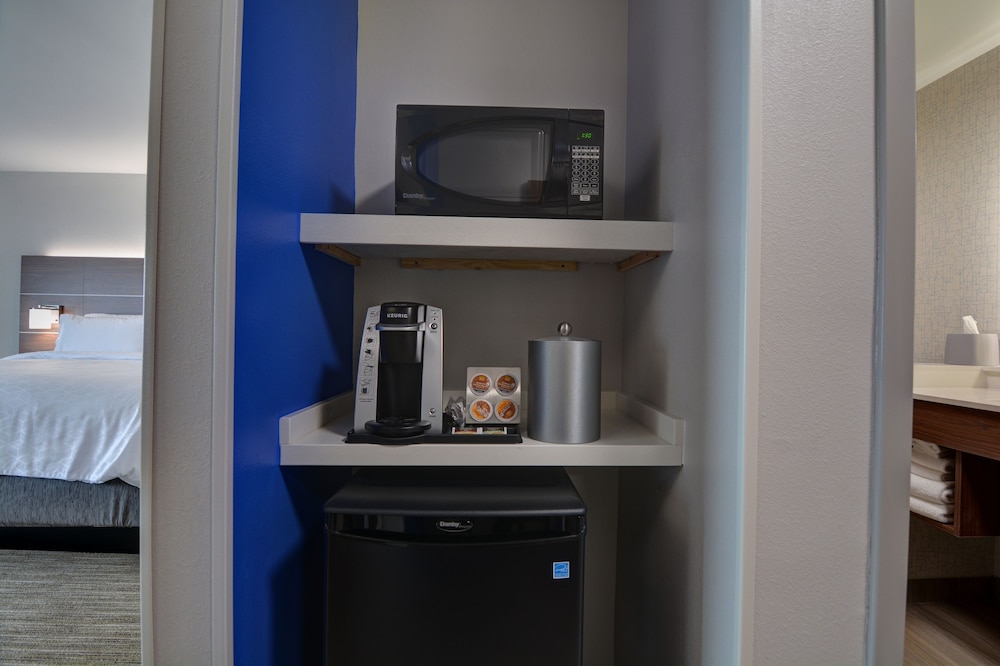 Standard Room, 2 Queen Beds, Accessible (Communications) - Photo 7