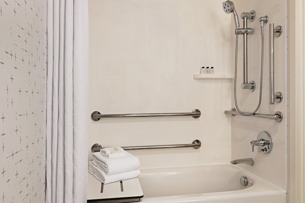 Standard Room, 2 Double Beds, Accessible (Mobility, Accessible Tub) - Photo 6