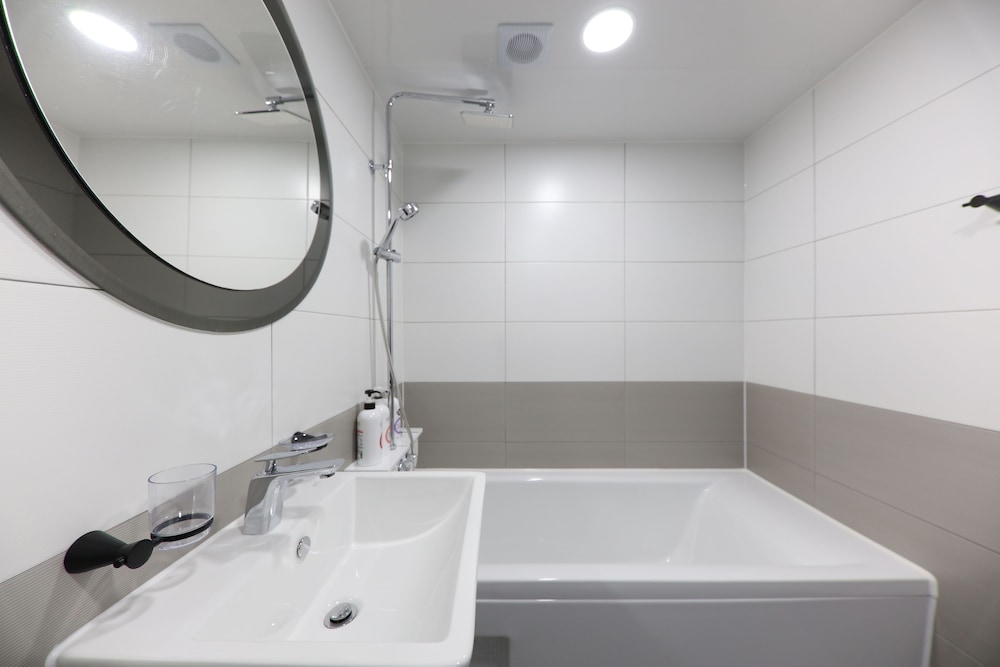 Suite (Styler Steam Clothing Care System) - Photo 6
