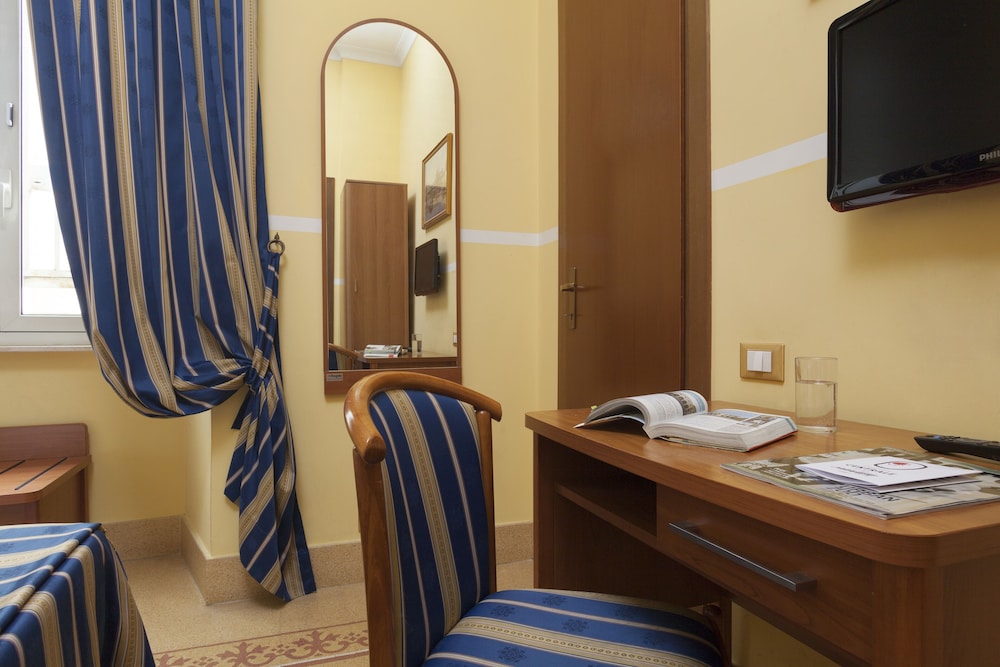 Single Room photo 3