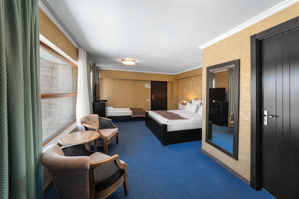 Deluxe Triple Room, 1 Bedroom, Balcony, Mountain View