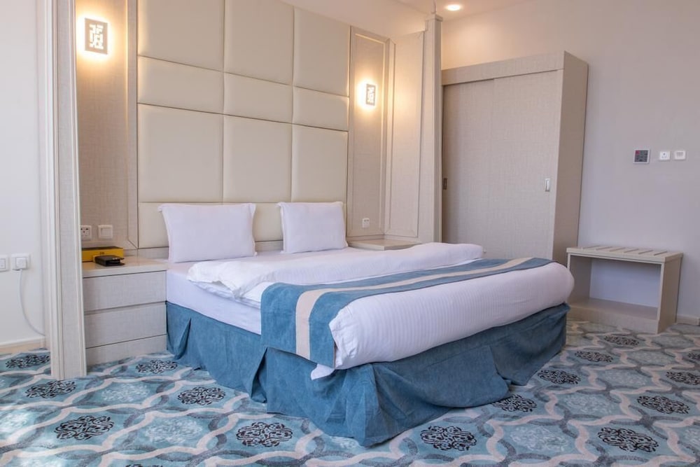 Deluxe Room - Photo 11