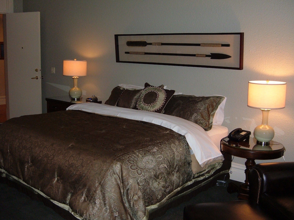 Standard Room, 1 Queen Bed photo 1