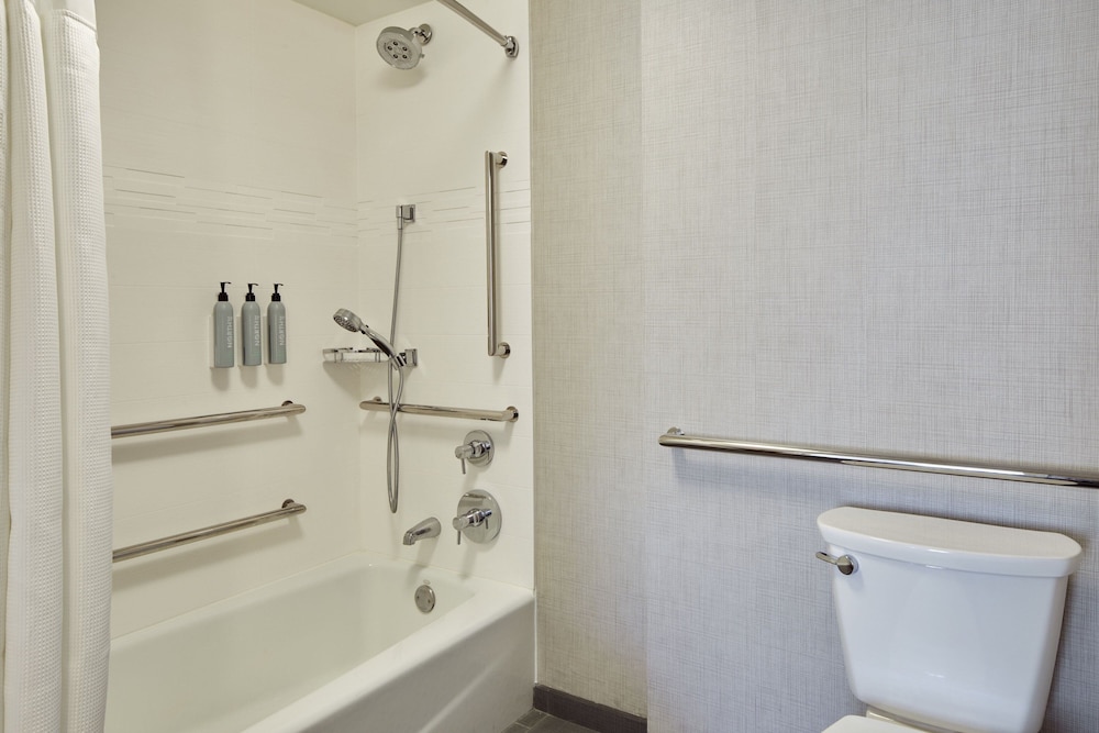 Suite, 2 Bedrooms, Fireplace - Photo 7