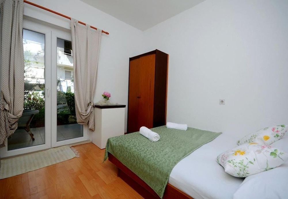 Apartment (Jadro - 250 m from beach - A4Prizemlj)
