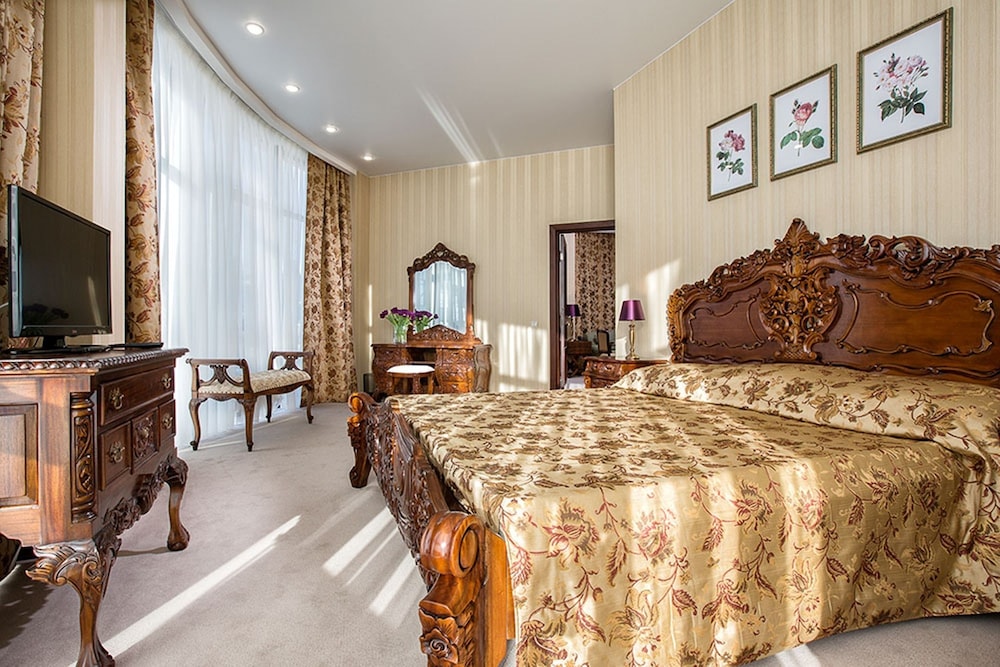 Panoramic Apartment, Kitchen, Courtyard View