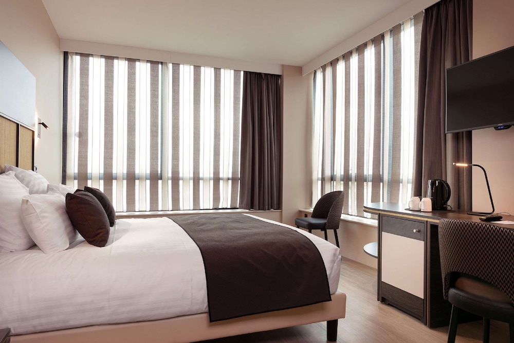 Superior Room, 1 Queen Bed, Non Smoking photo 3
