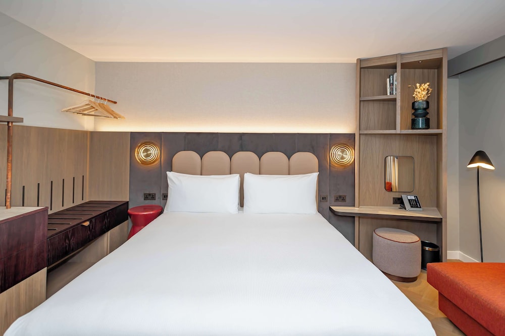 Executive Room, 1 King Bed, Tower (accessible) photo 3