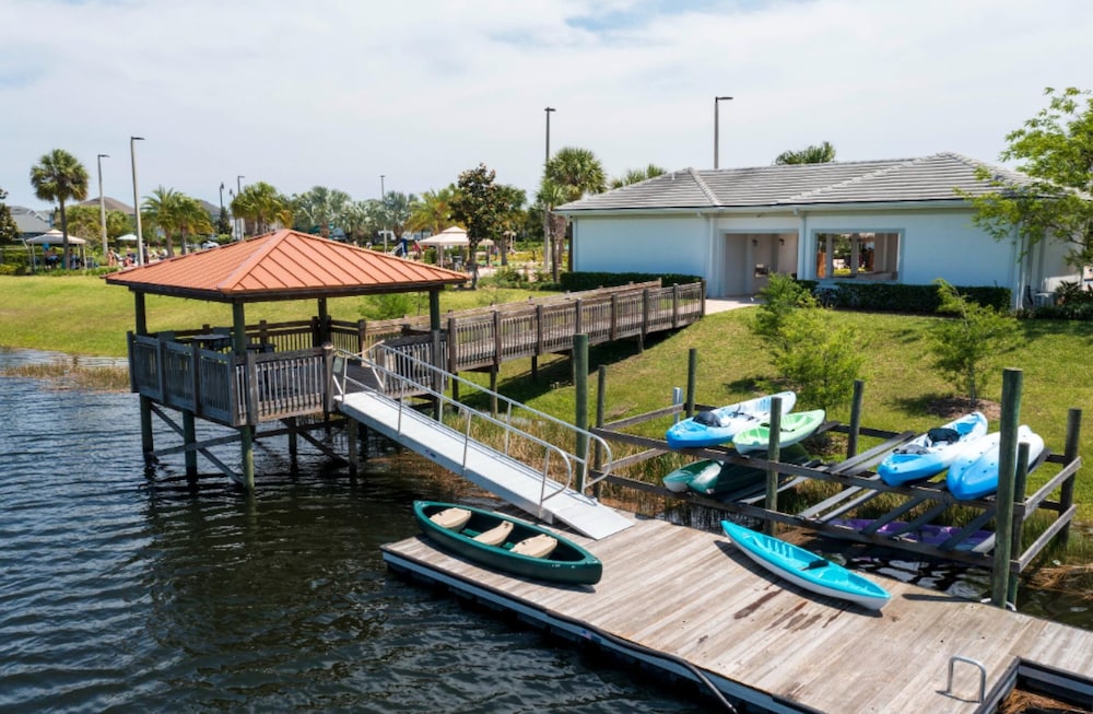 Beautiful 4BR 3BA Home w Pool at Storey Lake, Foto 39