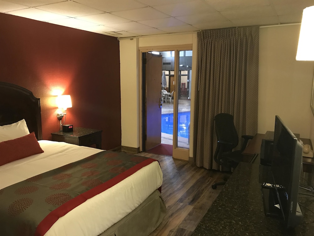 Room, 1 Queen Bed, Non Smoking, Pool Access photo 2