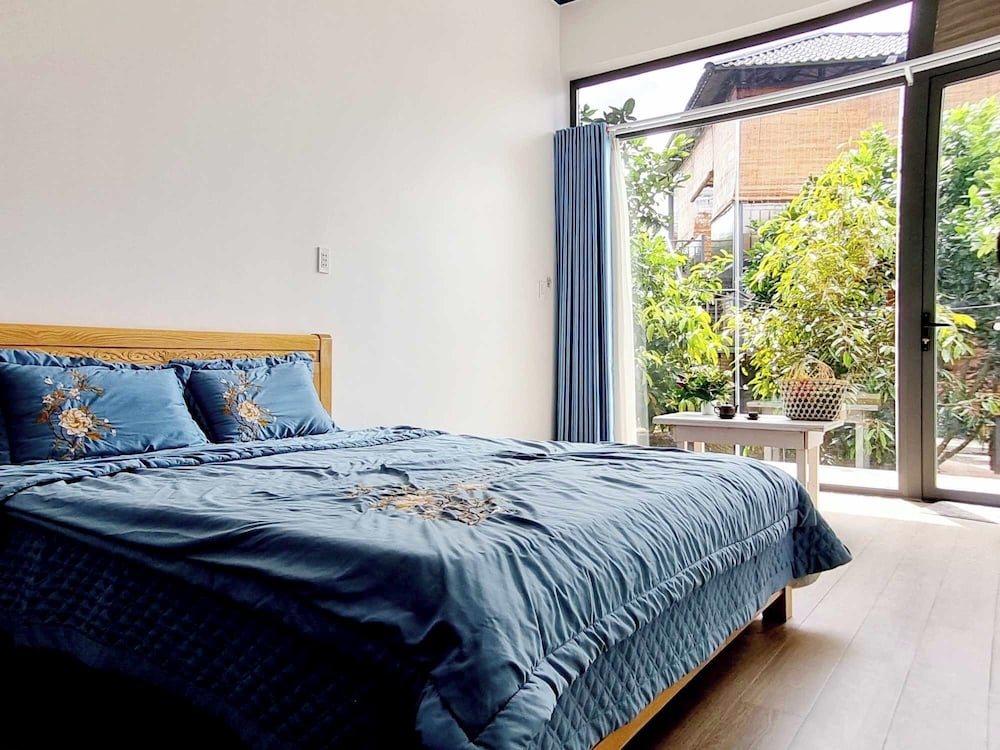 Standard Double Room Single Use, Garden View