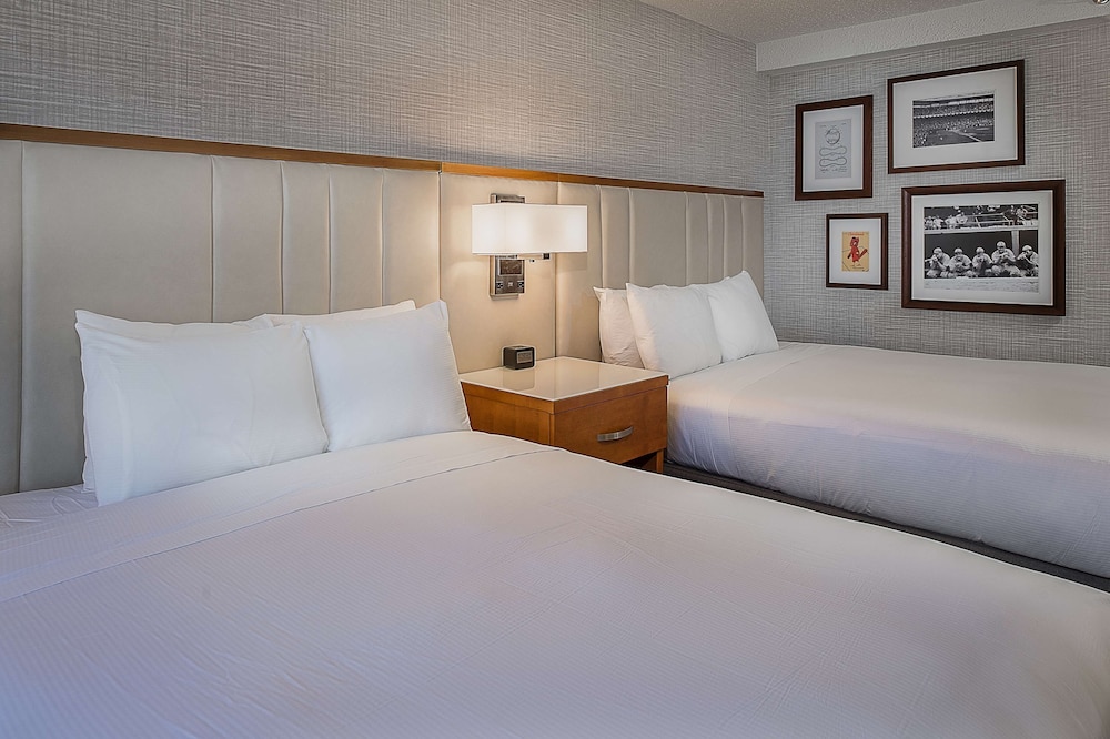 Room, 2 Queen Beds (Landmark View) - Photo 4