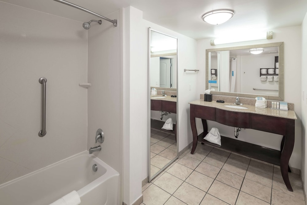 Suite, 2 Queen Beds, Accessible, Non Smoking - Photo 4