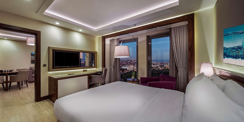 Suite, 1 King Bed, Non Smoking