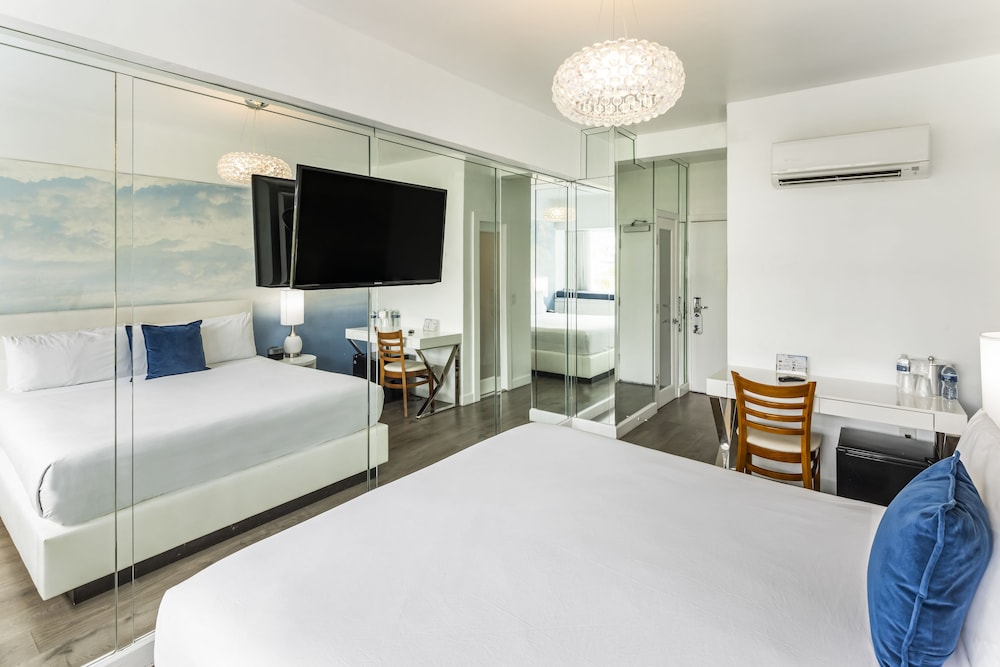 Ocean Front Room 1 King Bed - Photo 4