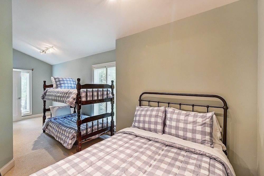 House (4 Bedrooms)