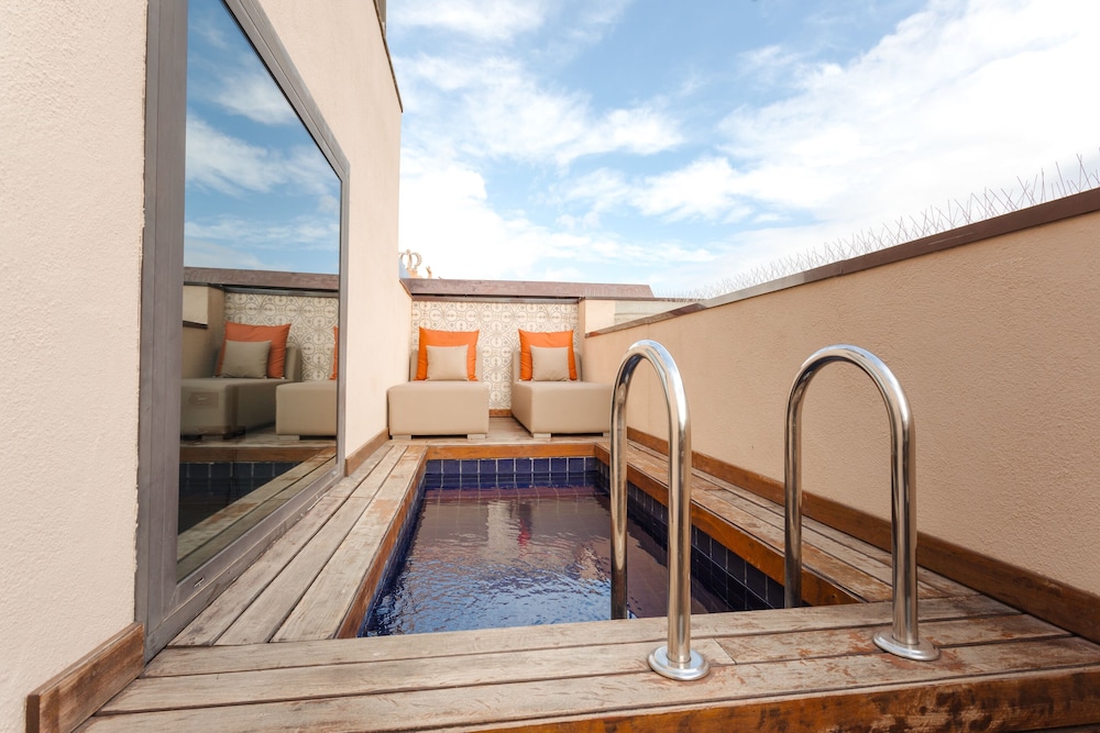 Superior Room, 1 King Bed, Private Pool photo 2