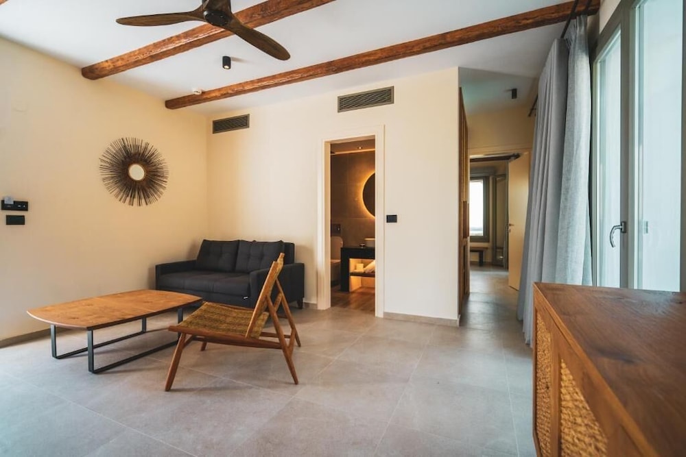 Suite, 2 Bedrooms, Sea View with a private pool photo 3