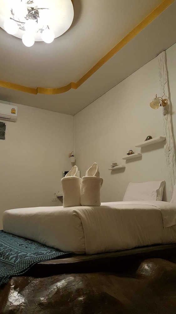 Deluxe Room With Pool View photo 2
