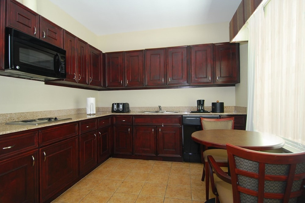 Suite, 1 King Bed with Sofa bed, Non Smoking, Refrigerator & Microwave (with Sofabed) photo 1