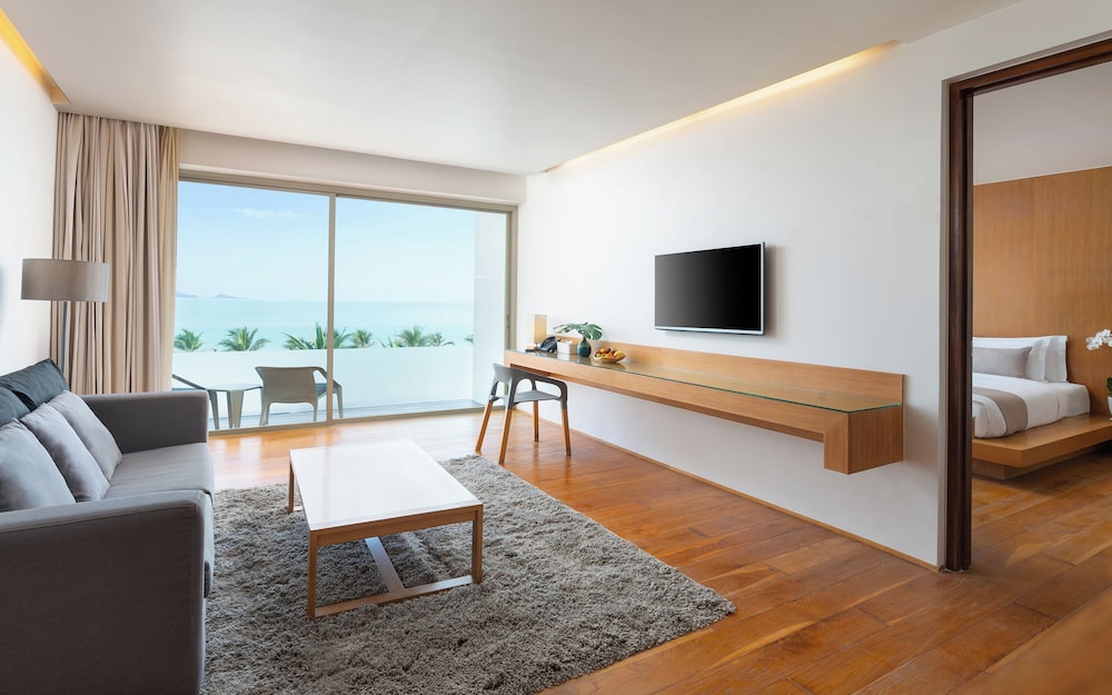 Deluxe Sea View Suite