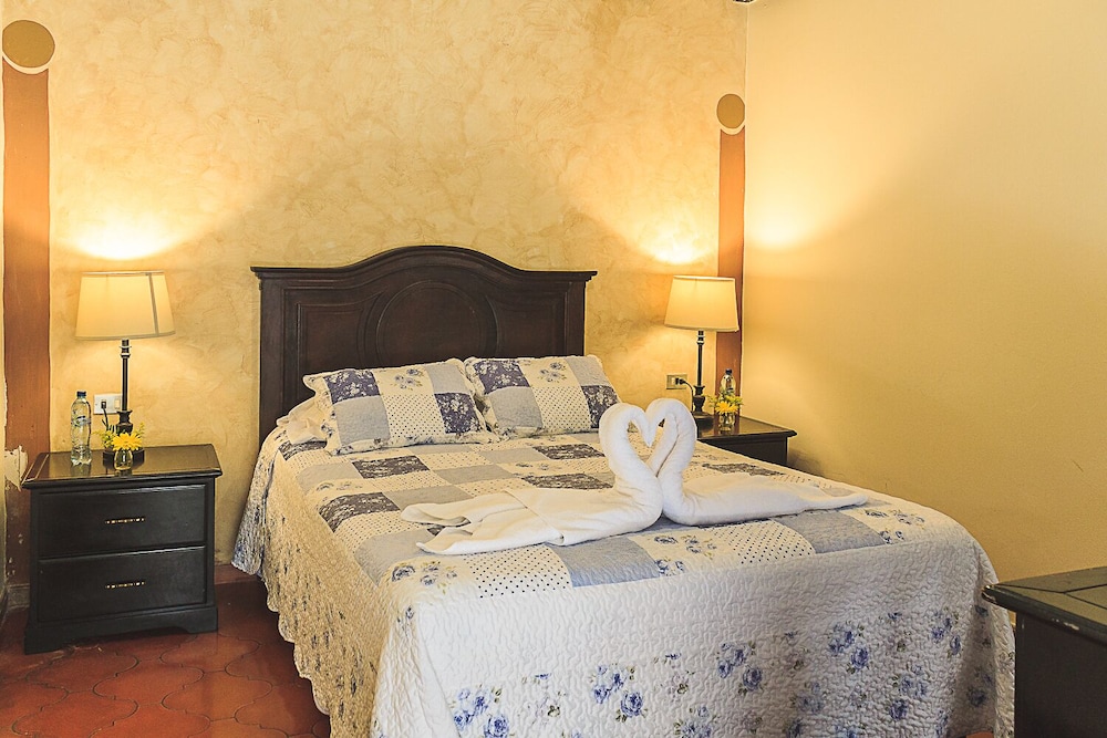 Family Room (1 full bed + 2 single)