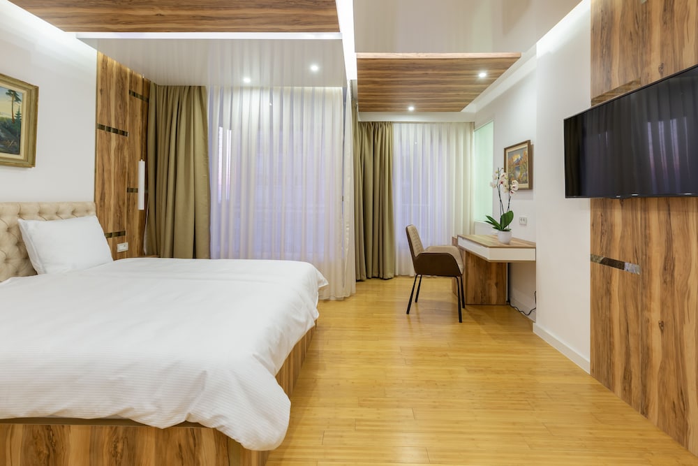 Deluxe Triple Room photo 3