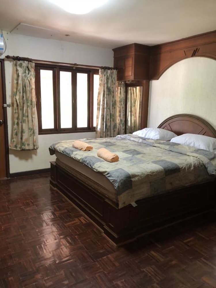 Deluxe Room, 1 King Bed, Lake View photo 1