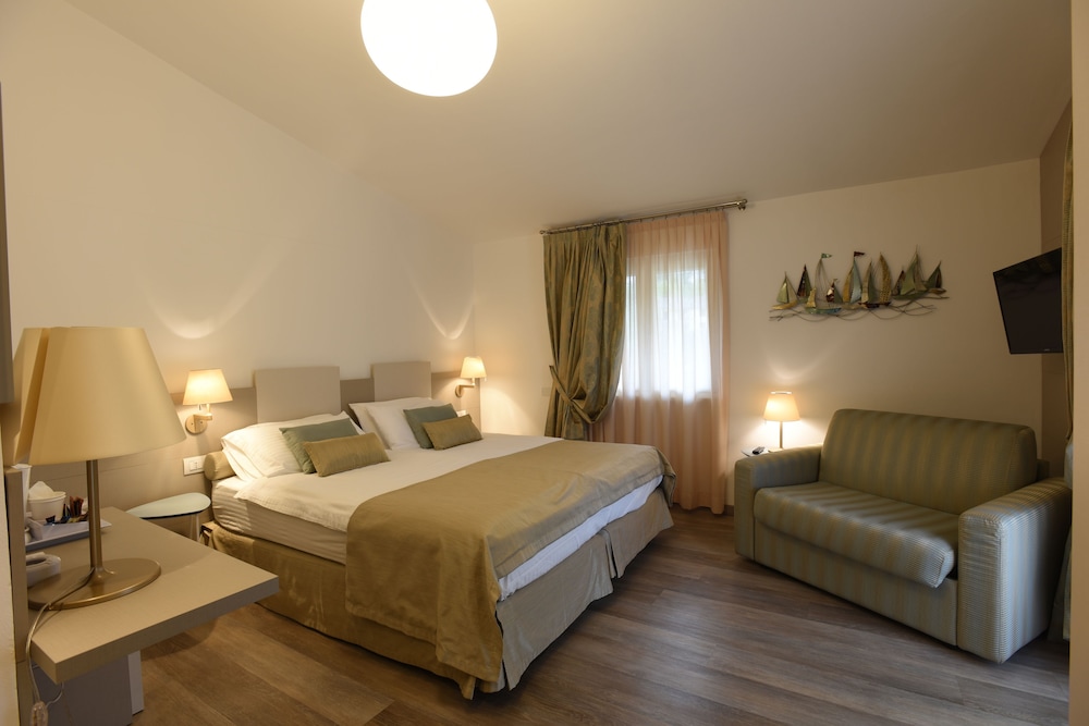 Double Room, Partial Sea View photo 1