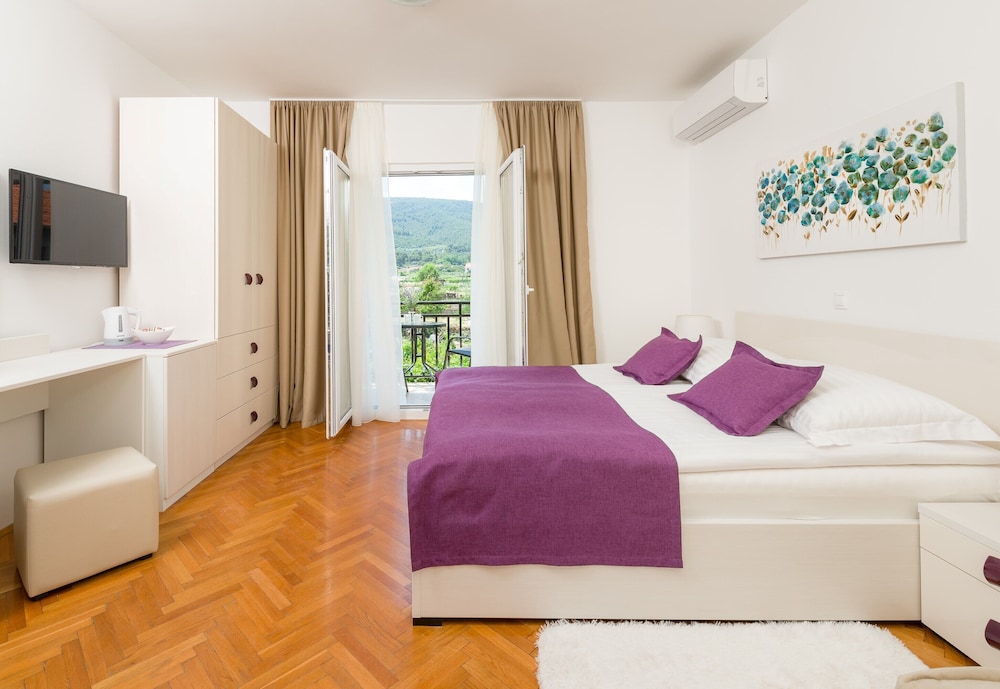 Standard Double Room, Garden View