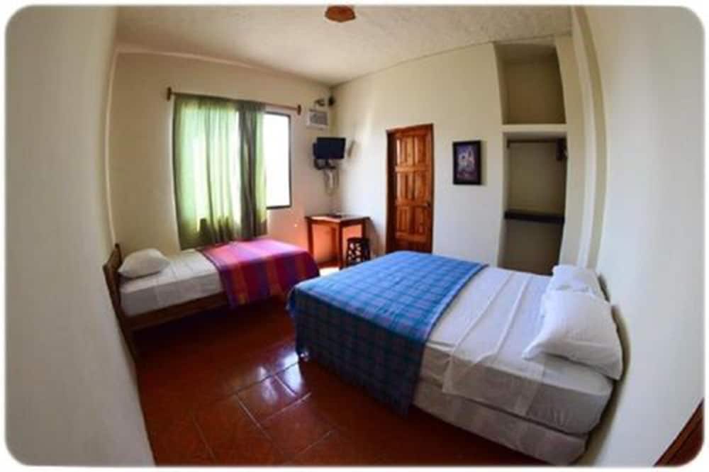 Basic Quadruple Room, Multiple Beds, Non Smoking, Courtyard View photo 1