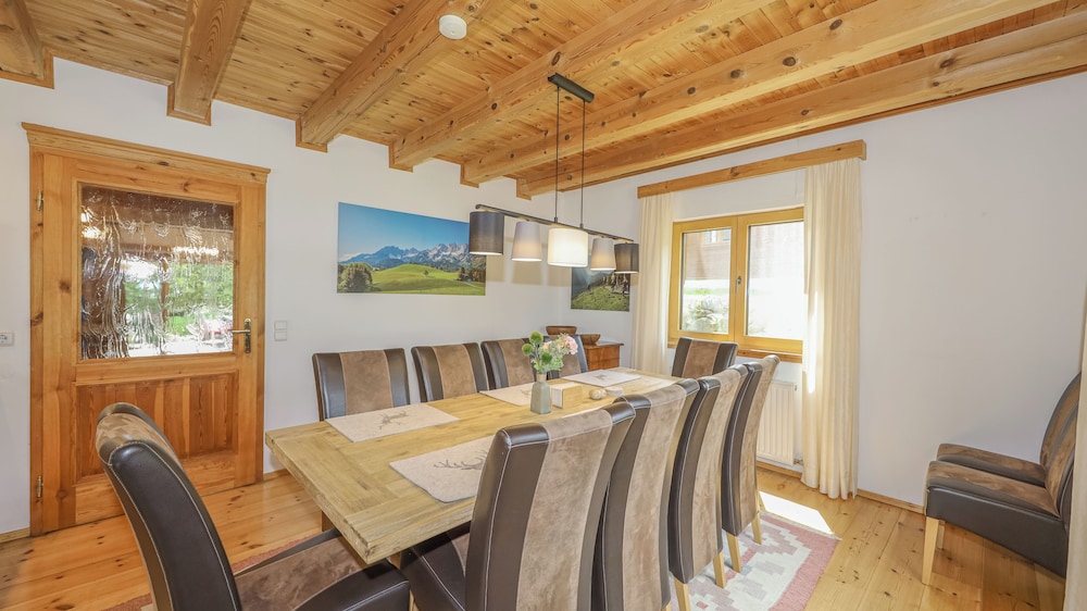 Traditional Chalet, 2 Bedrooms, Pool Access, Mountain View (140 m2) photo 3