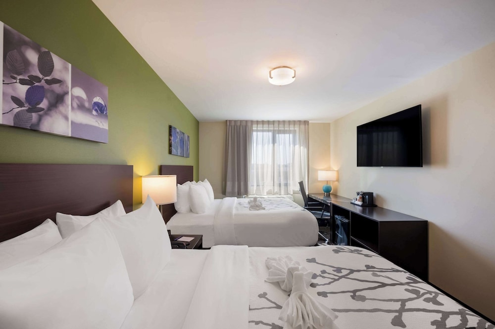 Standard Room, 2 Queen Beds, Non Smoking photo 3