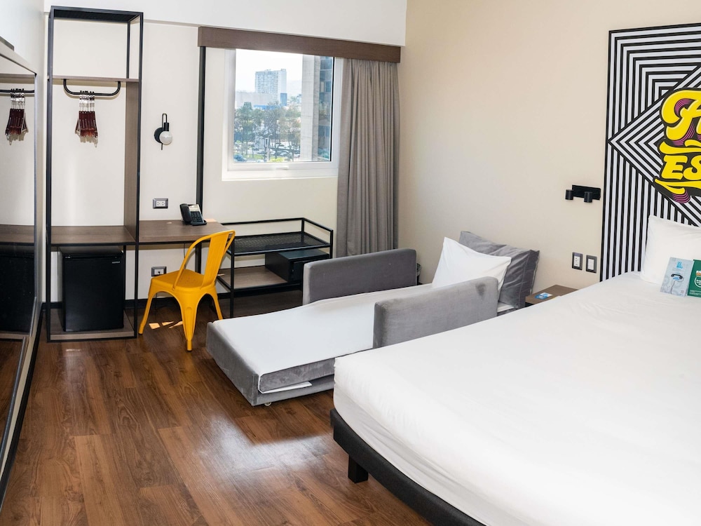 Standard Room, Multiple Beds - Photo 4