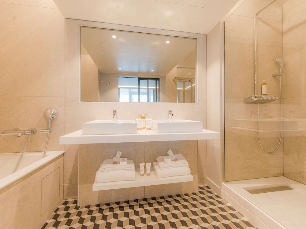 Junior Suite, 1 King Bed, Balcony (Lounge, Terrace or Balcony) - Photo 7