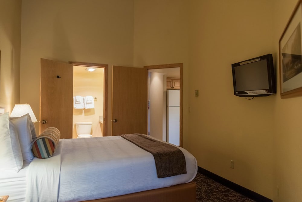 Condo, 2 Bedrooms, Ground Floor photo 1