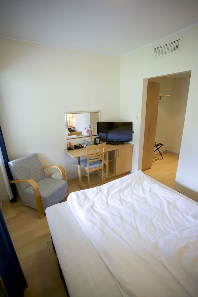Economy Single Room, 1 Large Twin Bed photo 2