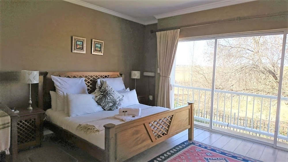 Honeymoon Room, Garden View photo 1