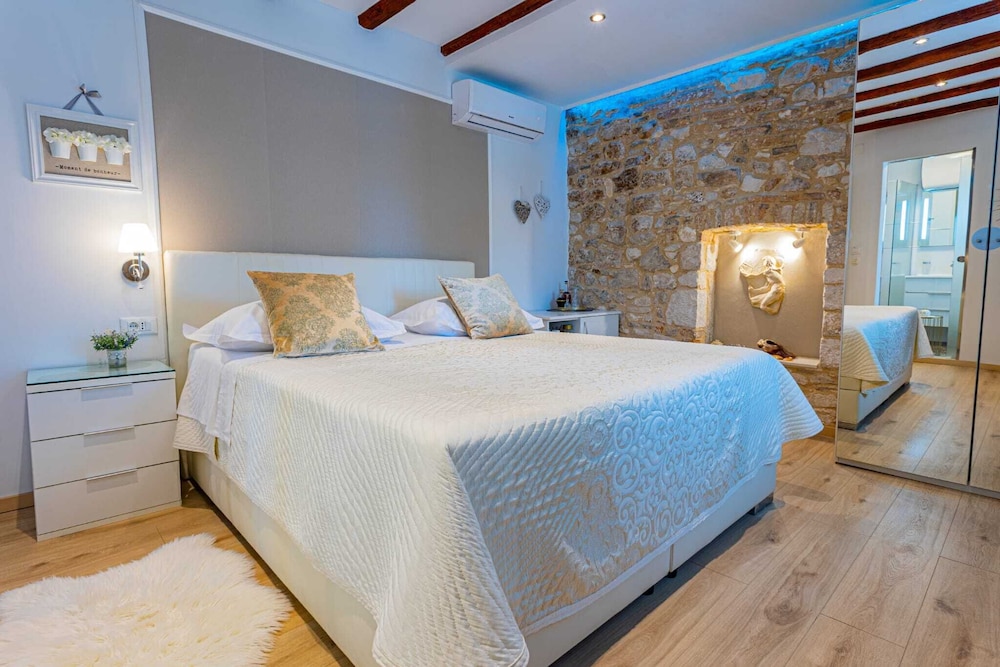 Deluxe Room, City View
