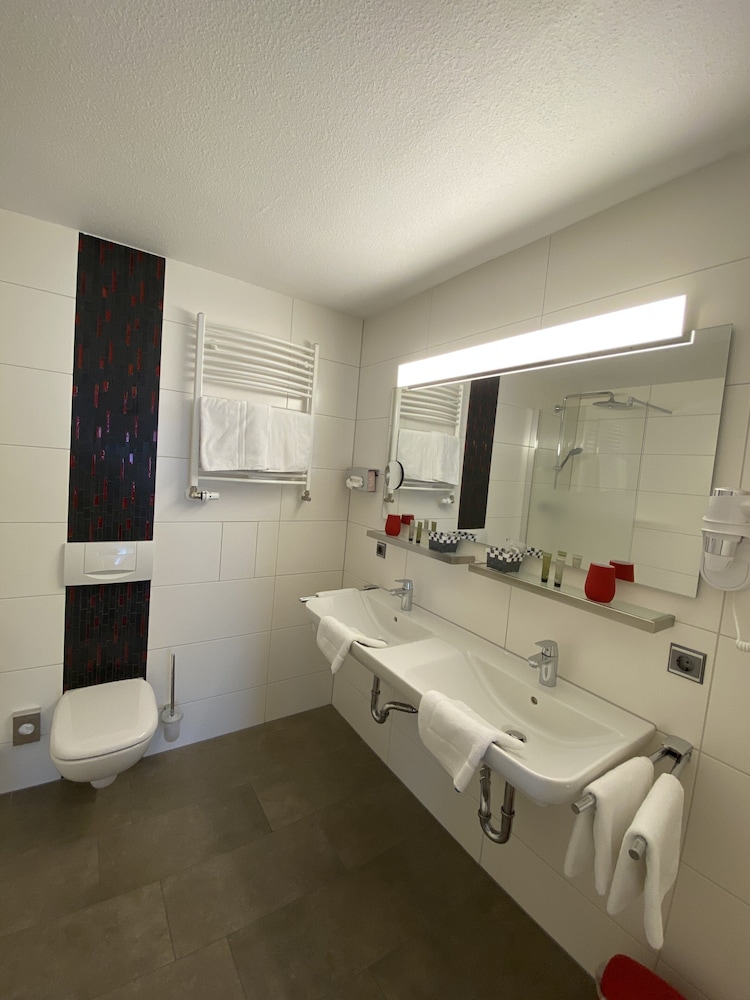 Standard Double Room, Non Smoking - Photo 6
