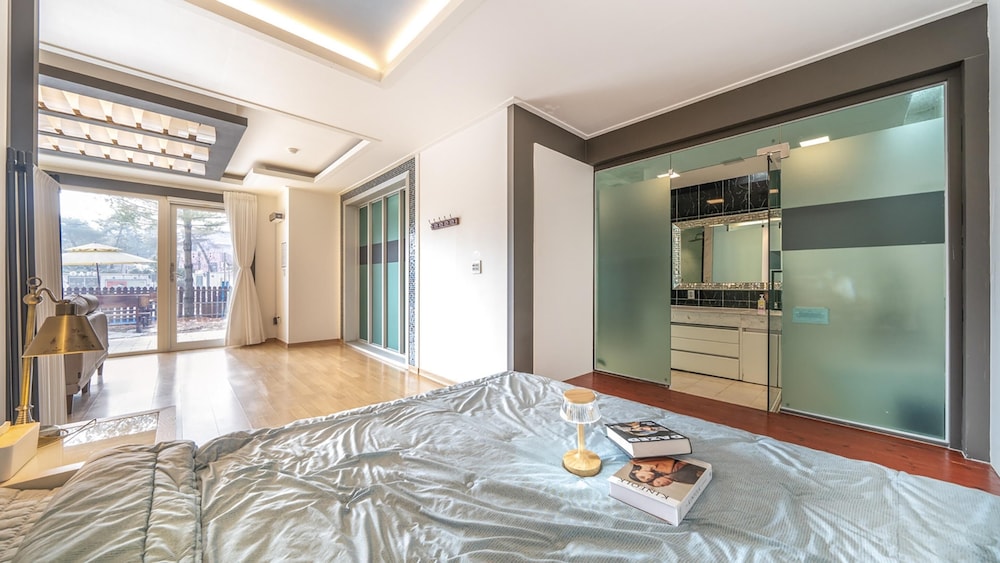 Basic Room, 1 Bedroom (Blue A) - Photo 4