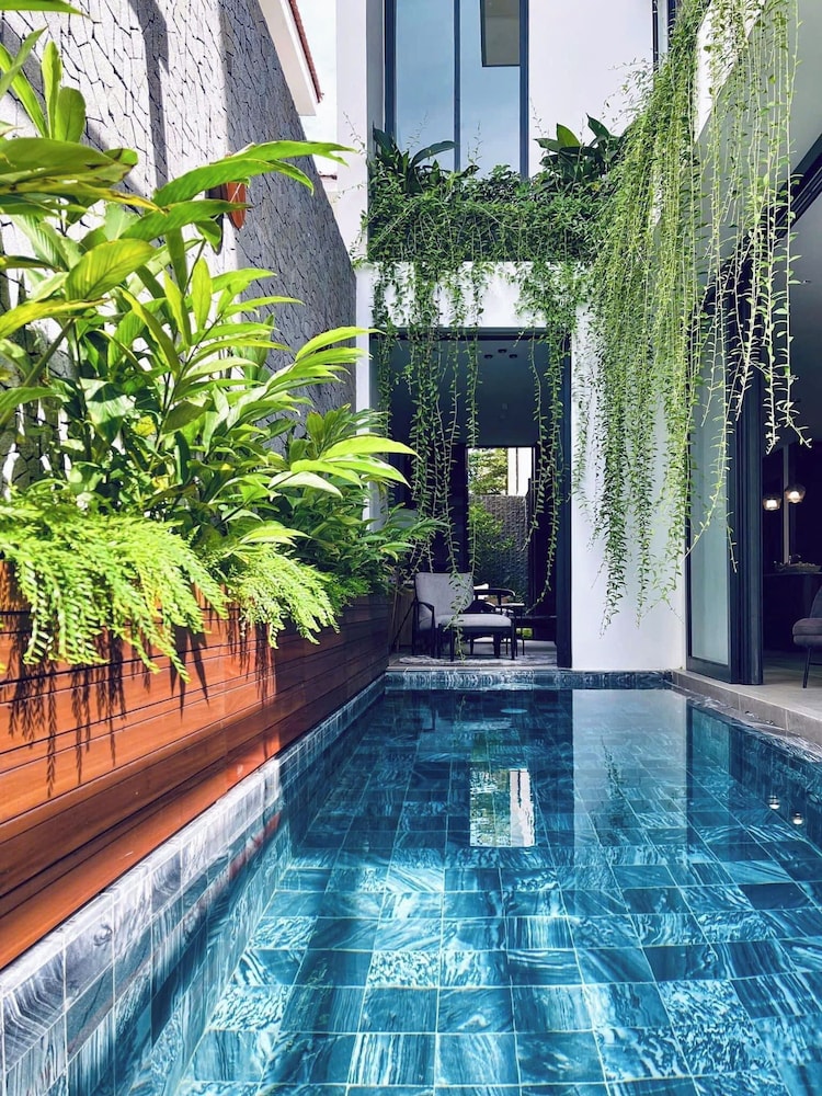 Luxury Room, Pool View