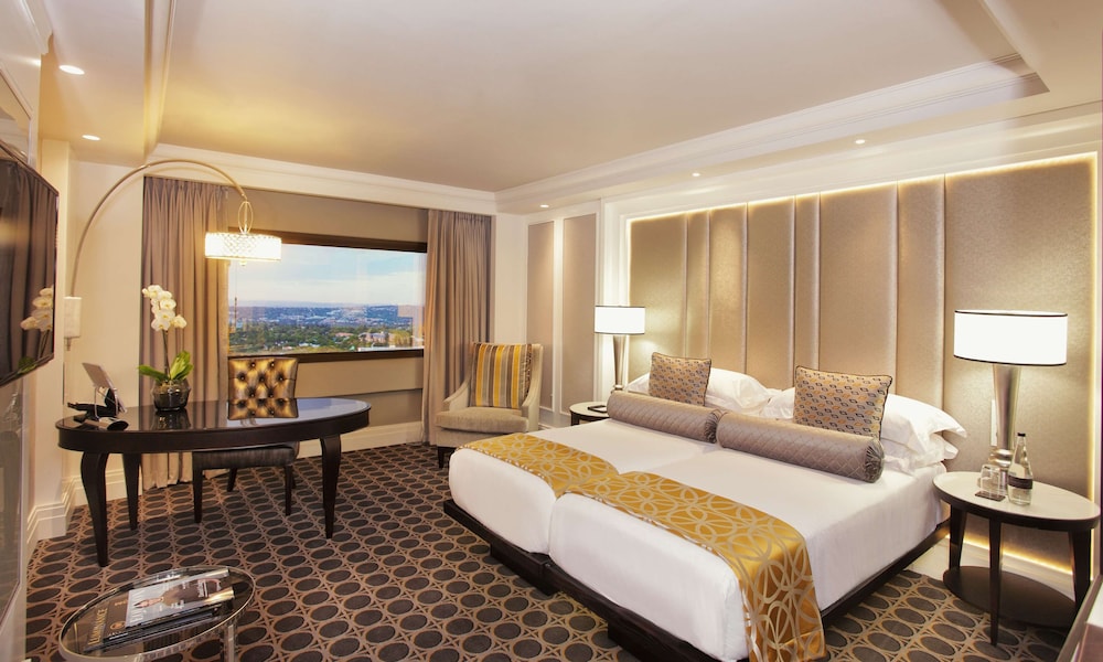 Sandton Sun Superior Double Room photo 3