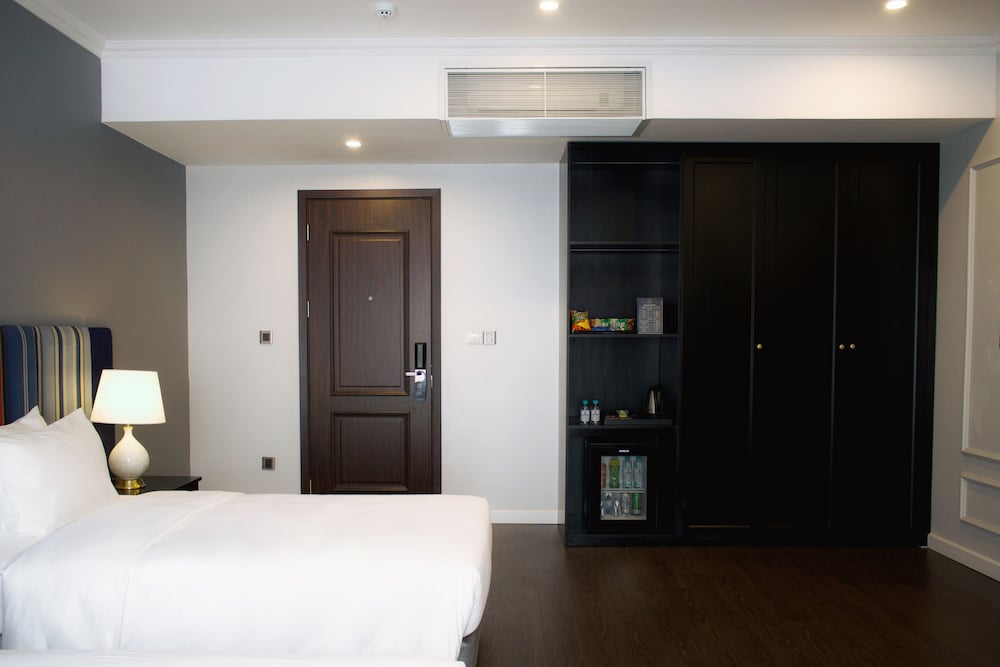 Premium Twin Room - Photo 2