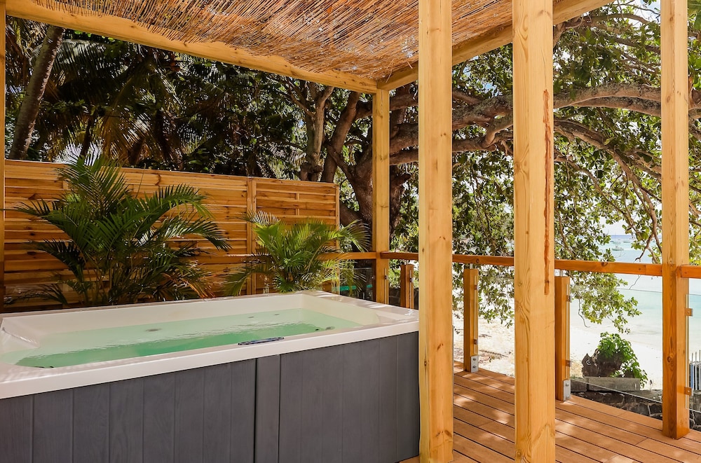 Two-Bedroom Suite with Terrace & Jacuzzi photo 3