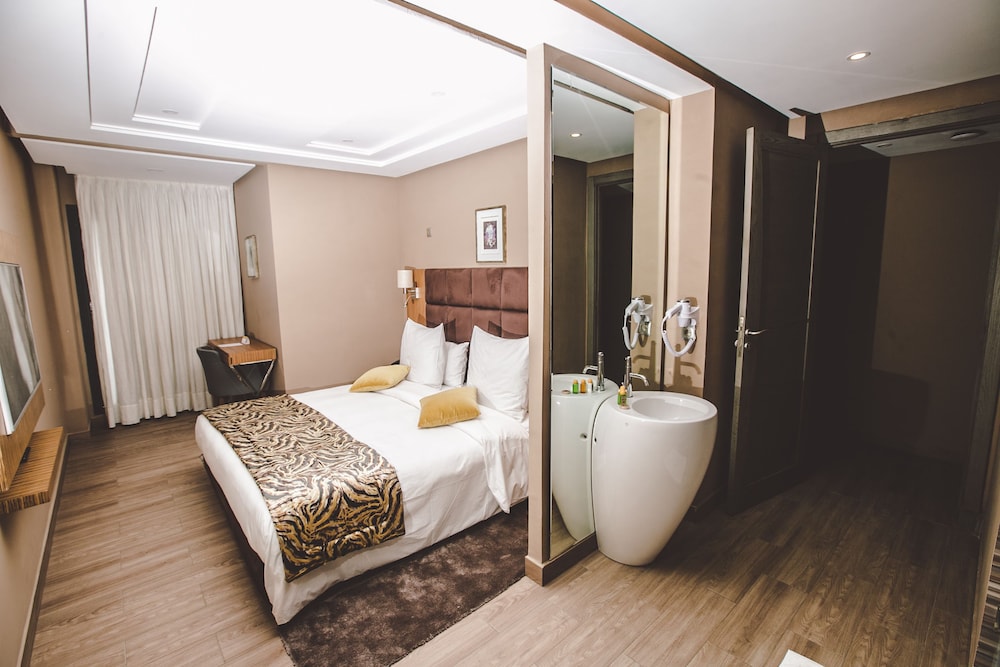 Deluxe Suite