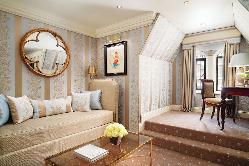 Deluxe Room (King/Twin)