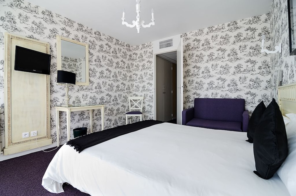 Standard Double Room - Photo 15
